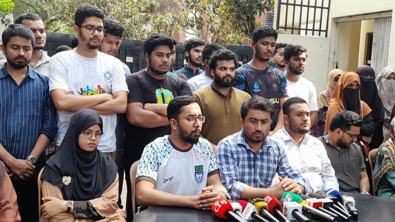 জাকসুর সংবাদ সম্মেলন