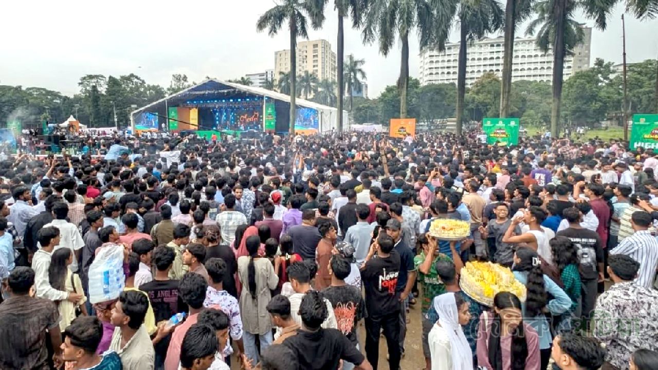 বর্ষা বিপ্লবের কনসার্টে হট্টগোল