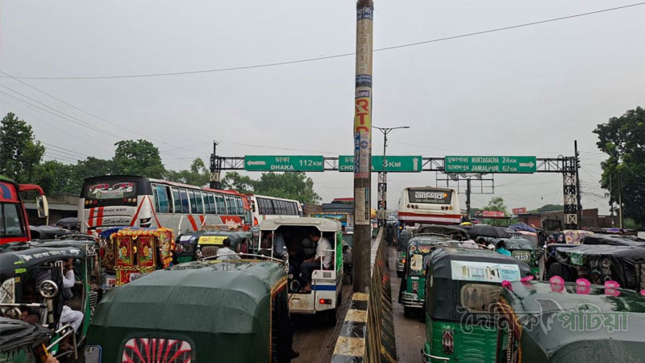 নগরীতে যানজট-জলজটে ভোগান্তি