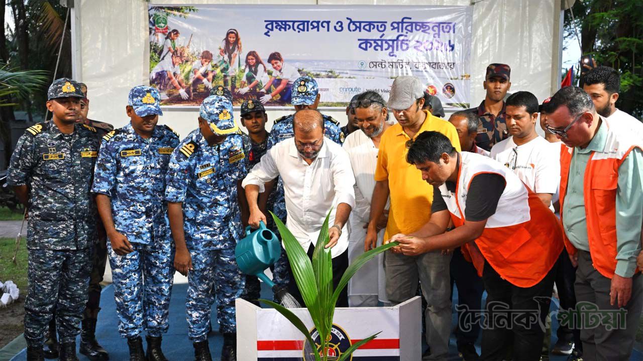 সেন্টমার্টিনে কোস্ট গার্ডের তত্ত্বাবধানে বৃক্ষরোপণ কর্মসূচির উদ্বোধন করেছেন পরিবেশ প্রতিমন্ত্রী শেখ ফরিদুল ইসলাম