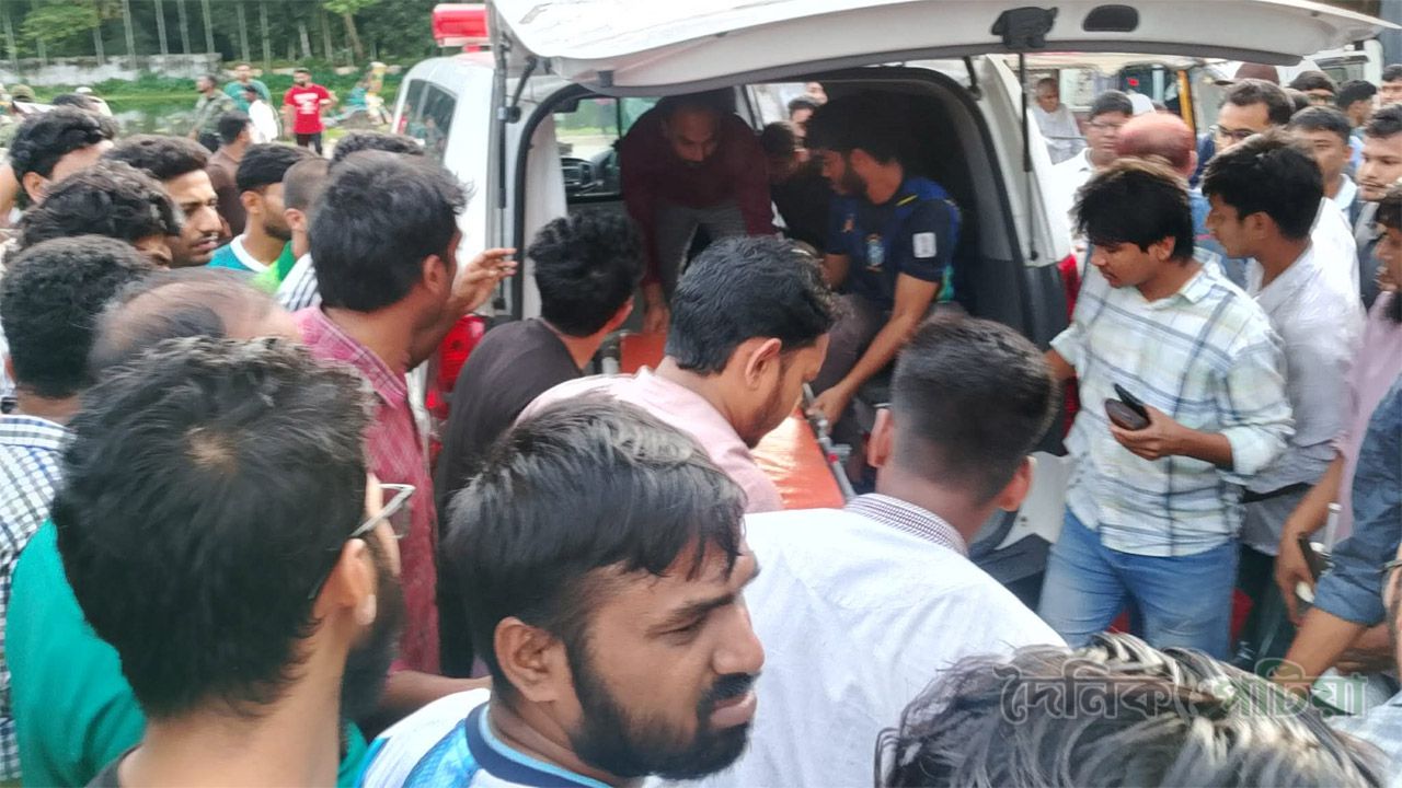 সড়ক দুর্ঘটনায় আহত ববি শিক্ষার্থীকে উন্নত চিকিৎসার জন্য নেয়া হচ্ছে ঢাকায়