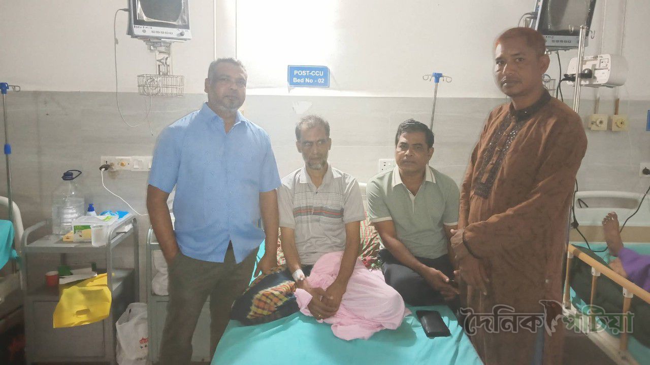 অসুস্থ শাহজাহানের পাশে নেতাকর্মীরা