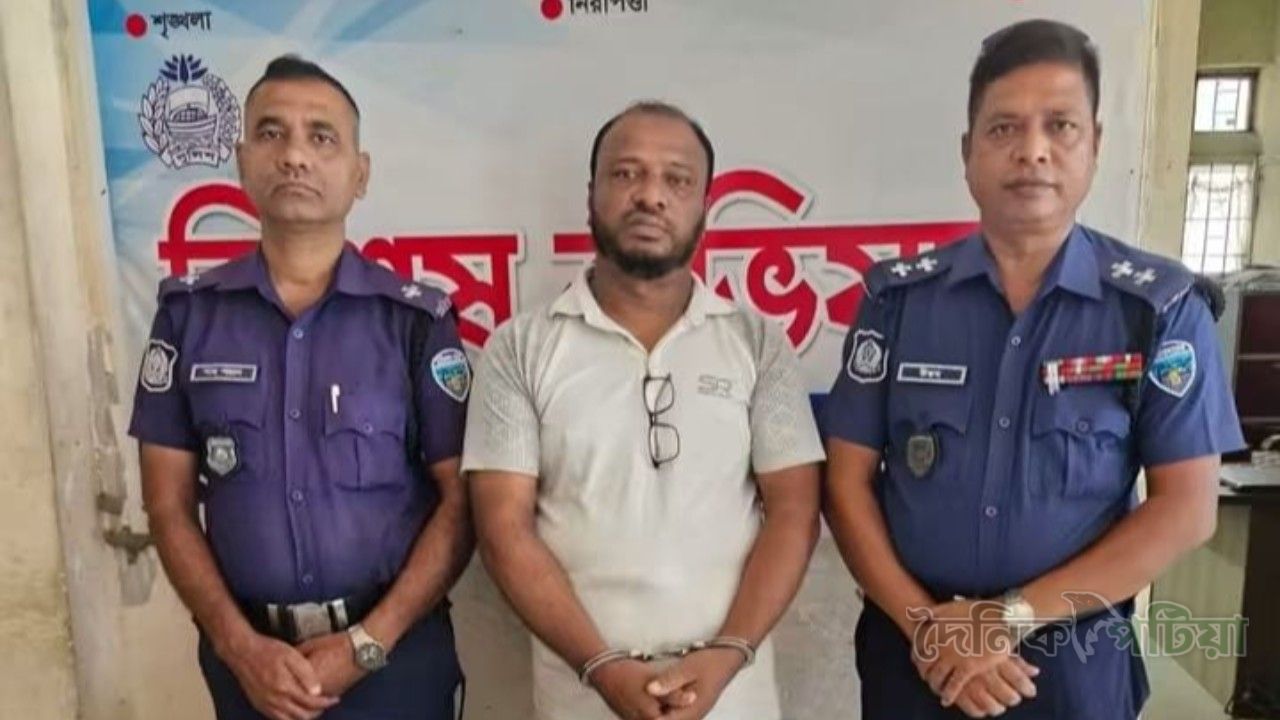 হাটহাজারীতে বিদেশি পিস্তল-শটগানসহ গ্রেপ্তার স্বেচ্ছাসেবক লীগ নেতা