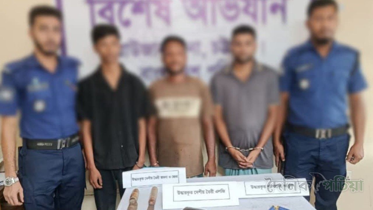 রাউজানে ডাকাতির প্রস্তুতি, অস্ত্রসহ গ্রেপ্তার ৩