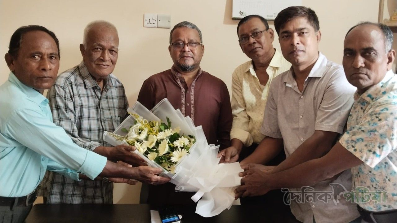 মুকুটনাইট ধাতু চৈত বিহার কমিটির নেতৃবৃন্দ খোরশেদ আলমের সাথে সৌজন্য সাক্ষাৎ